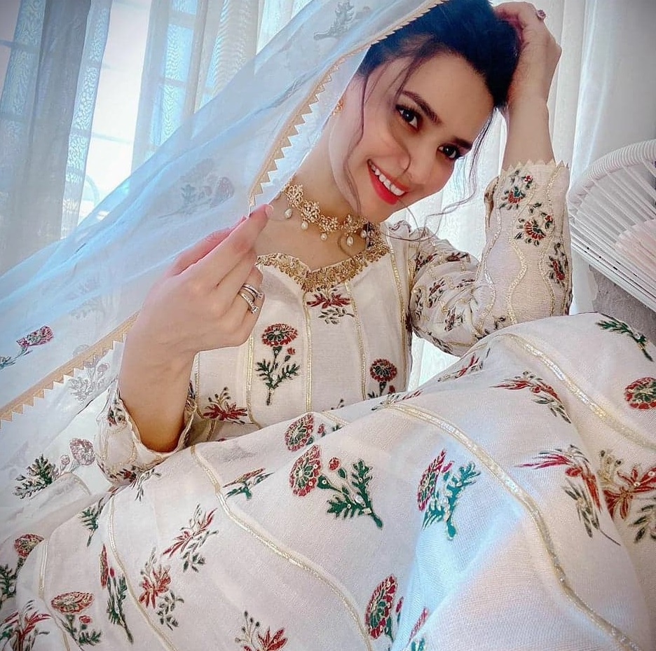 Best EID Dresses Worn By Pakistani Actresses