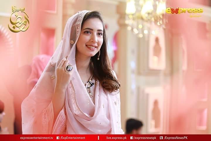 Komal Aziz Beautiful Pictues from Express Tv Ramazan Transmission