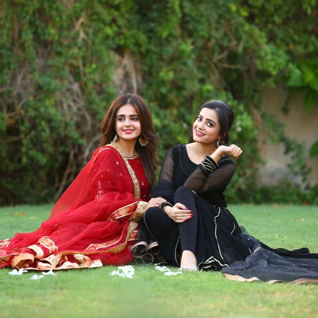 Sumbul Iqbal Latest Beautiful Pictures with her Sister Kompal Iqbal