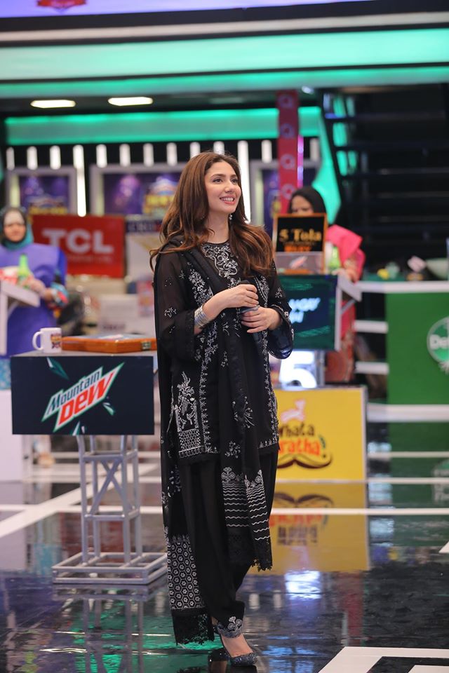 Gorgeous Mahira Khan Spotted at Jeeto Pakistan League