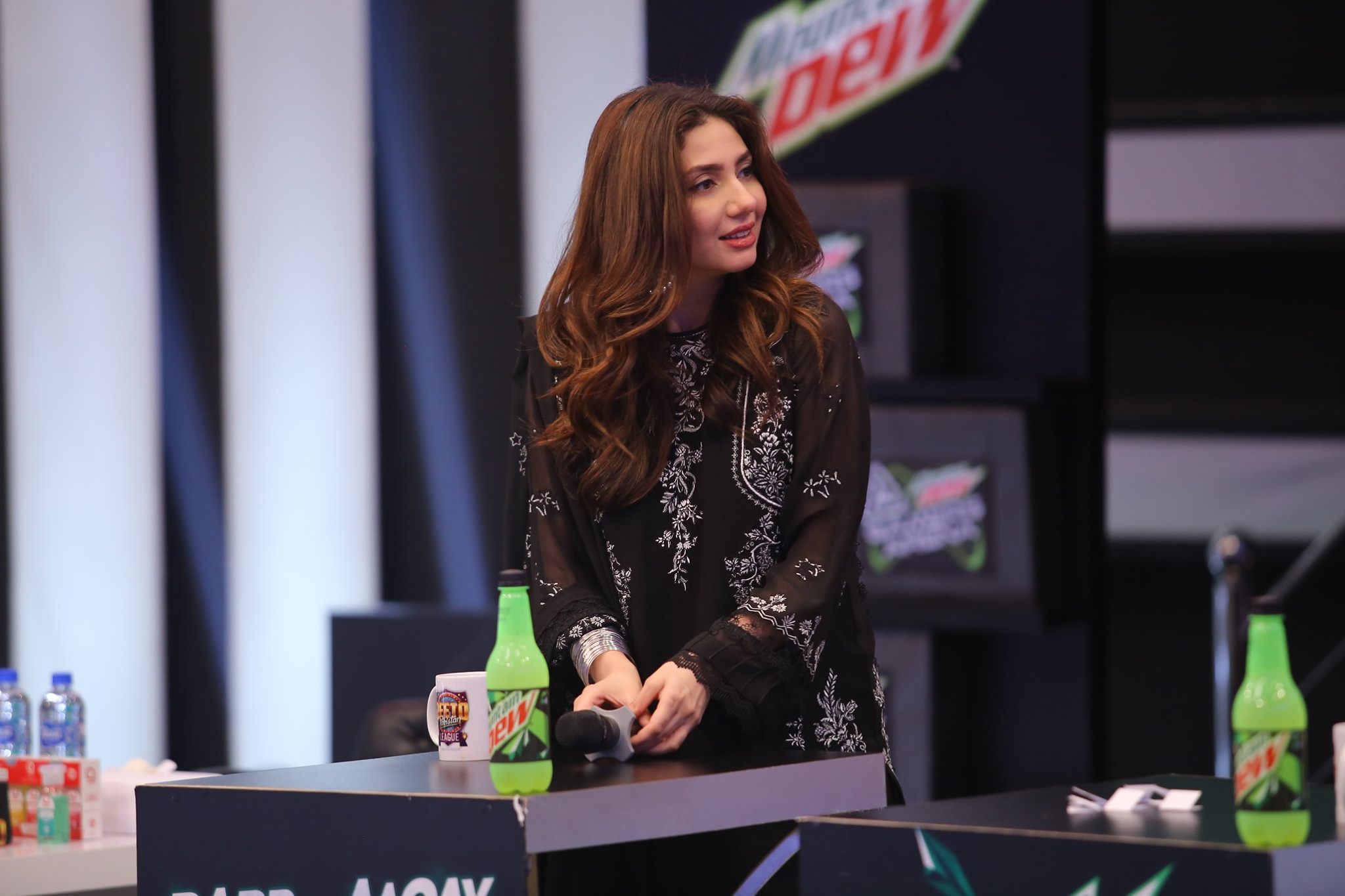 Gorgeous Mahira Khan Spotted at Jeeto Pakistan League