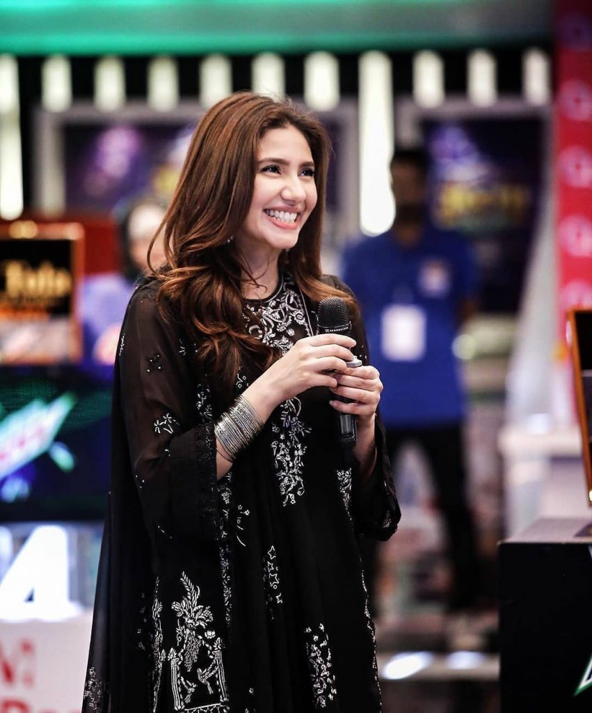 Mahira Khan's Mother Live Call In Jeeto Pakistan