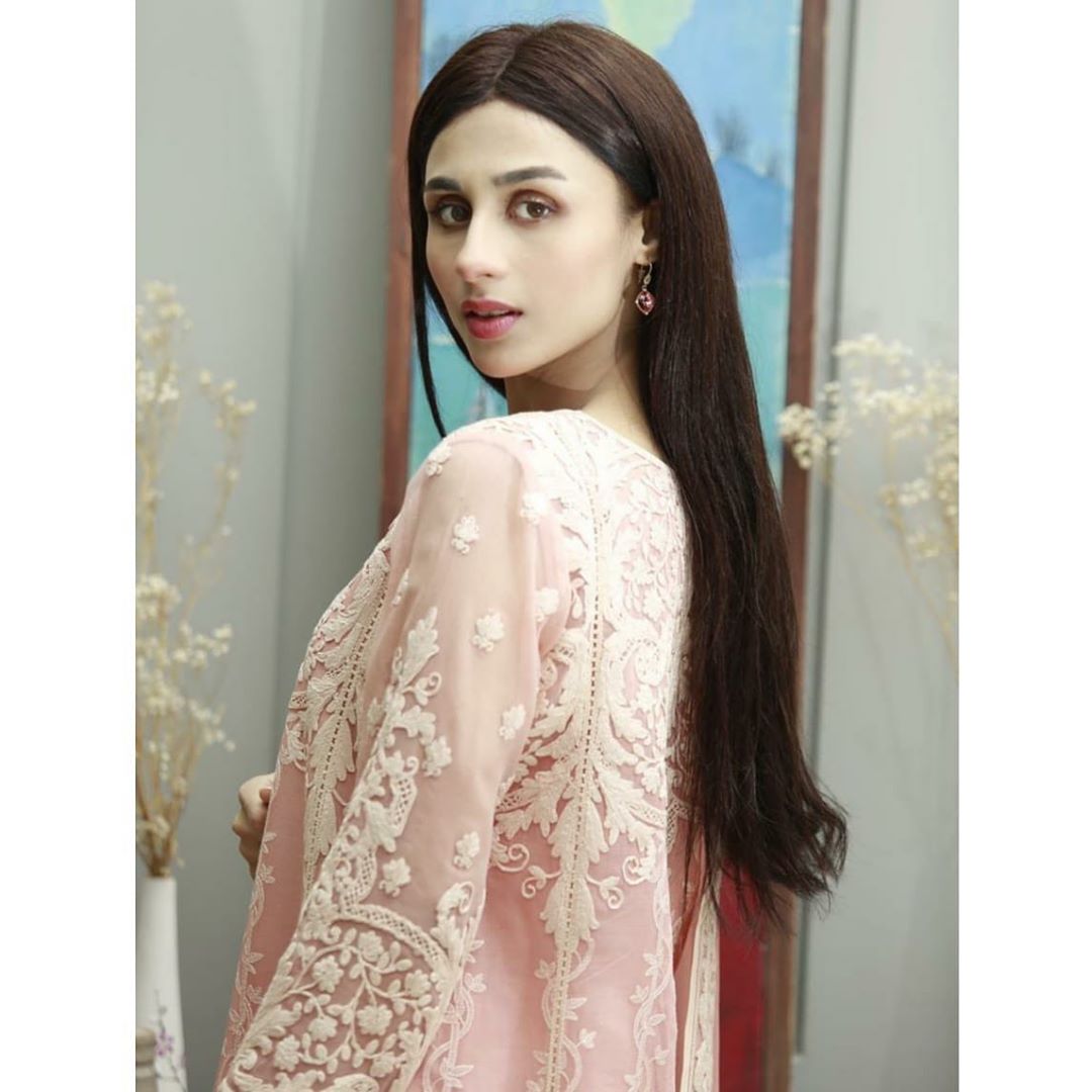 Mashal Khan Beautiful Pictures from iftaar transmission hosted by Ahsan Khan