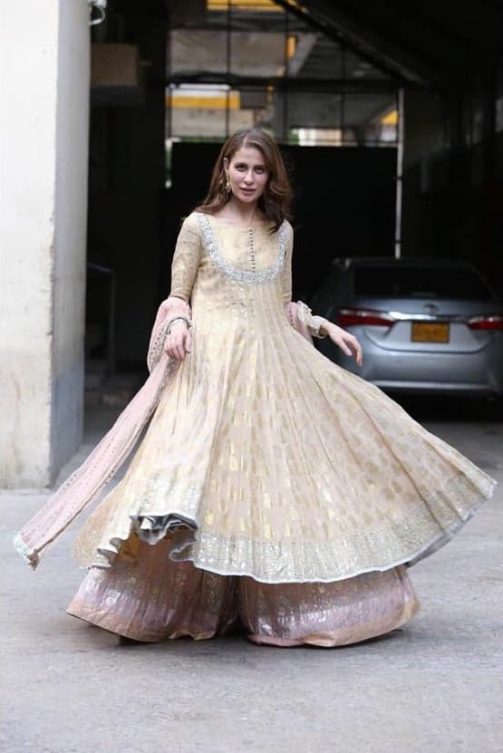 Top 20 Beautiful Dresses Worn By Pakistani Celebrities In Ramadan