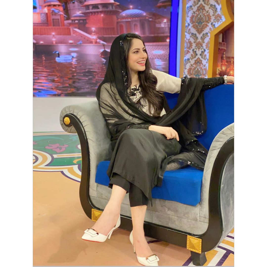 Neelam Muneer Clicks from Baran e Rehmat with Reema Khan