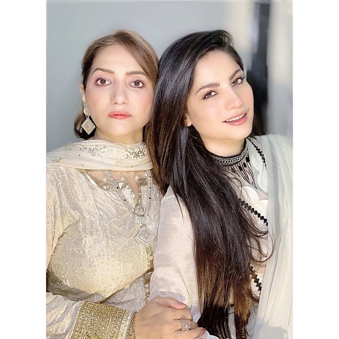 Beautiful Clicks of Neelum Muneer with Her Mother