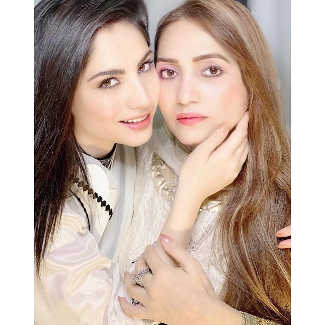 Beautiful Clicks of Neelum Muneer with Her Mother