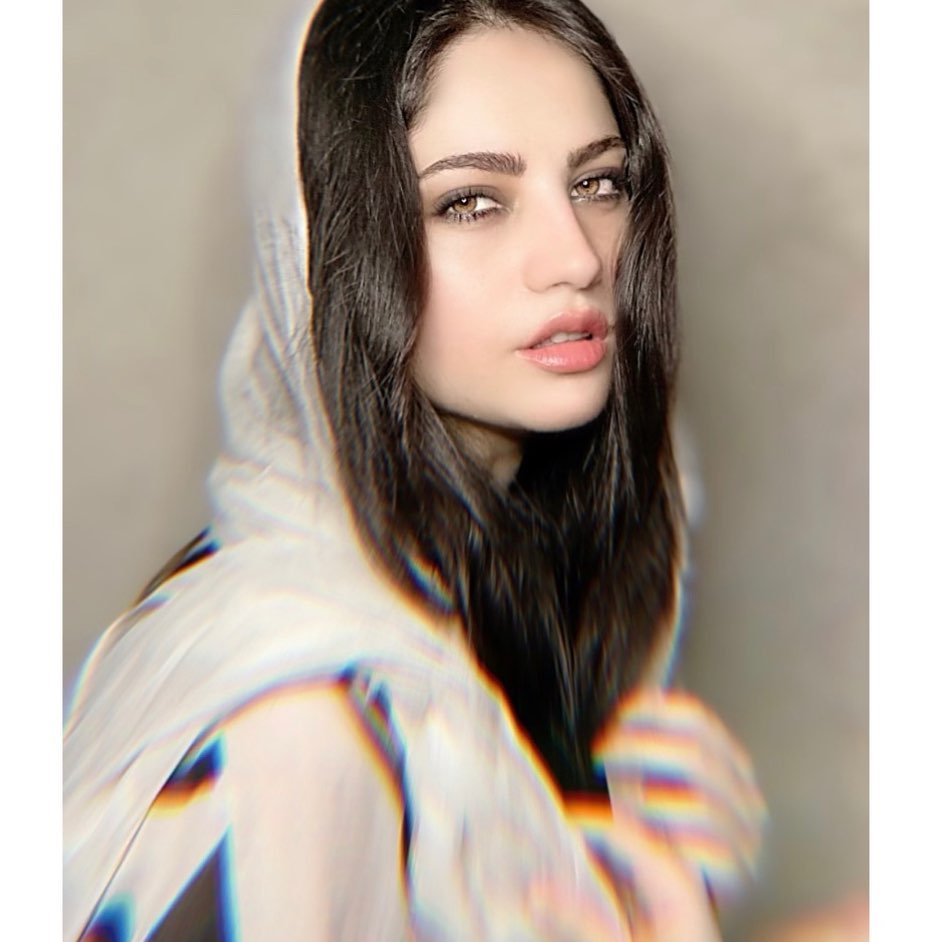 Neelam Muneer Clicks from Baran e Rehmat with Reema Khan