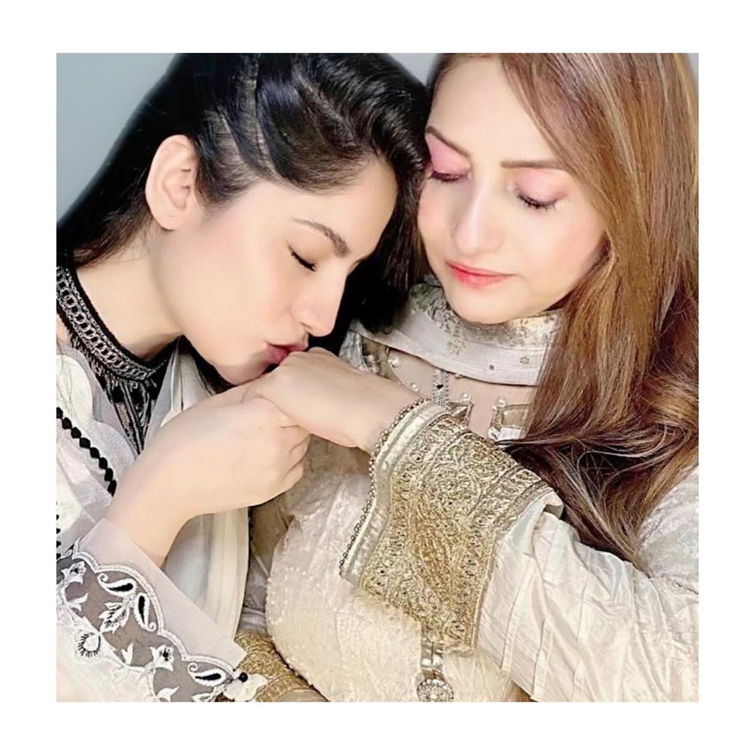 Beautiful Clicks of Neelum Muneer with Her Mother