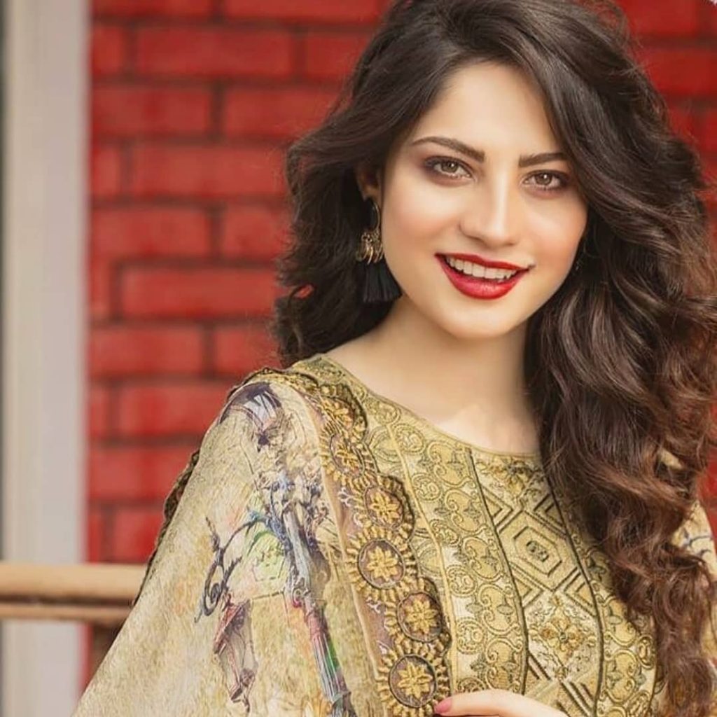 Neelum Muneer's Sizzling Dance Moves