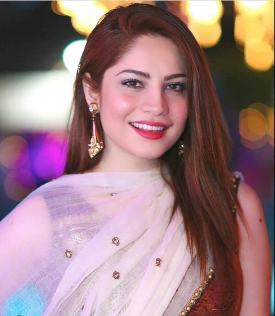 Neelum Muneer's Sizzling Dance Moves