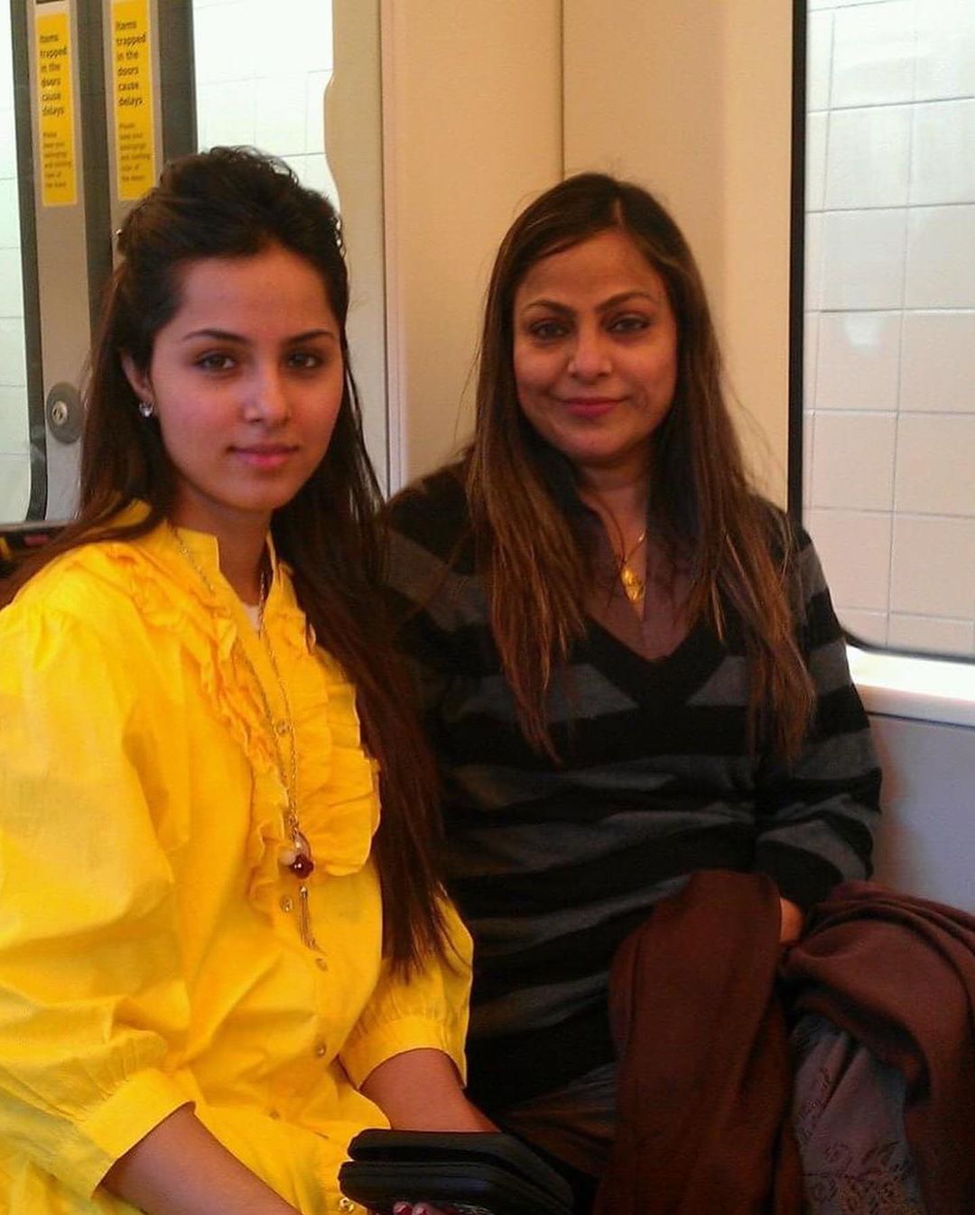 Nimra Khan Shared Pictures with her Mother and Mother in Law