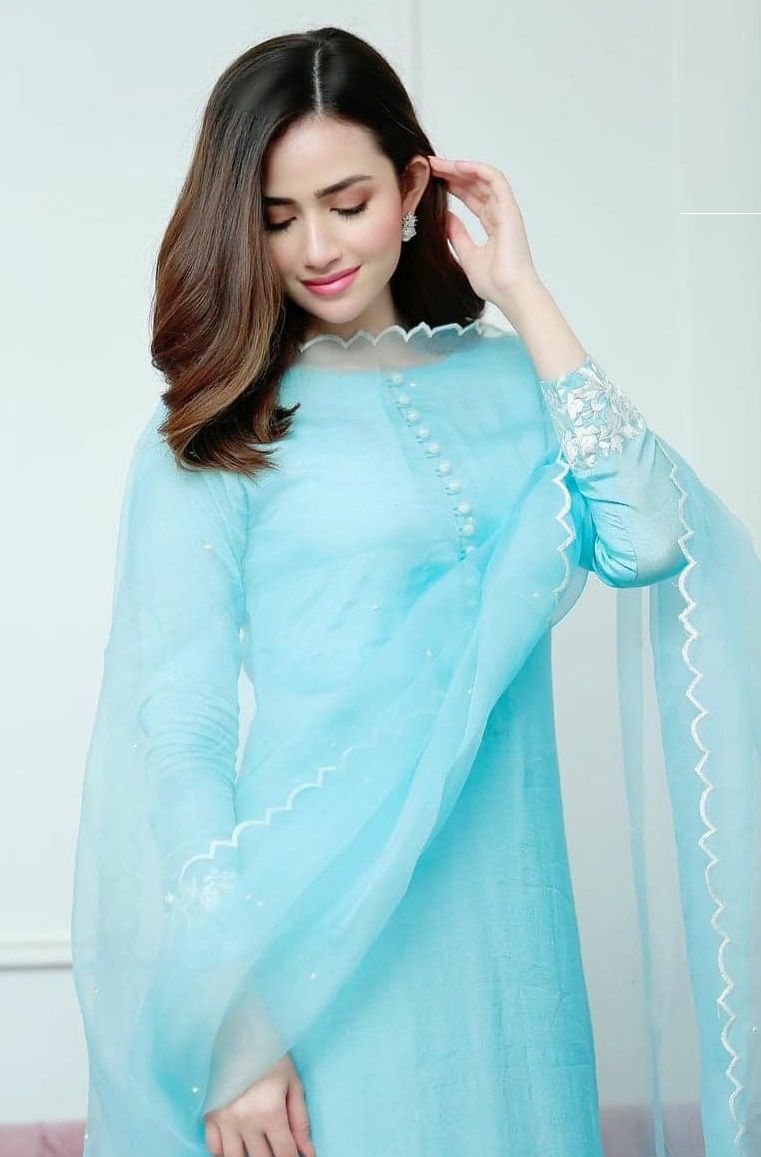 Top 20 Beautiful Dresses Worn By Pakistani Celebrities In Ramadan
