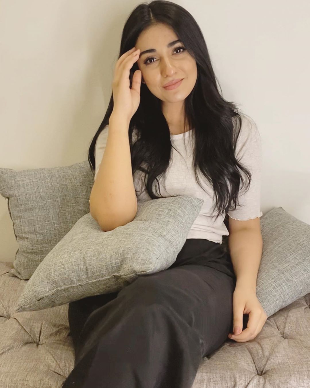 Sarah Khan 3