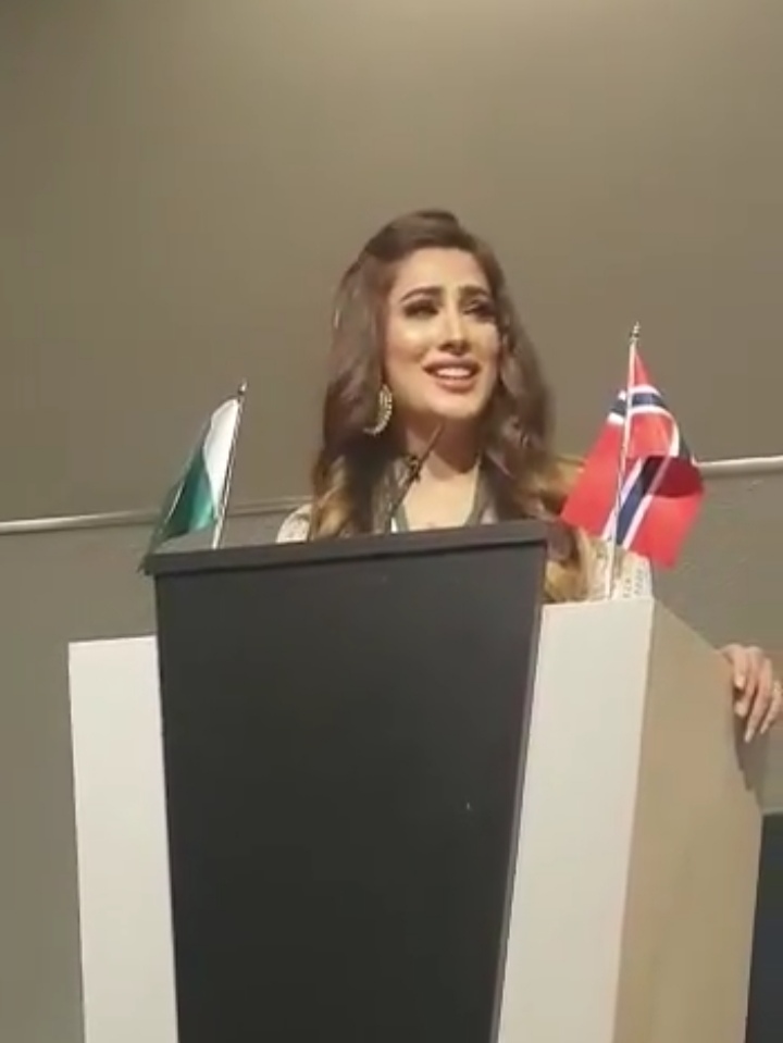 Mehwish Hayat Recited Beautiful Naat