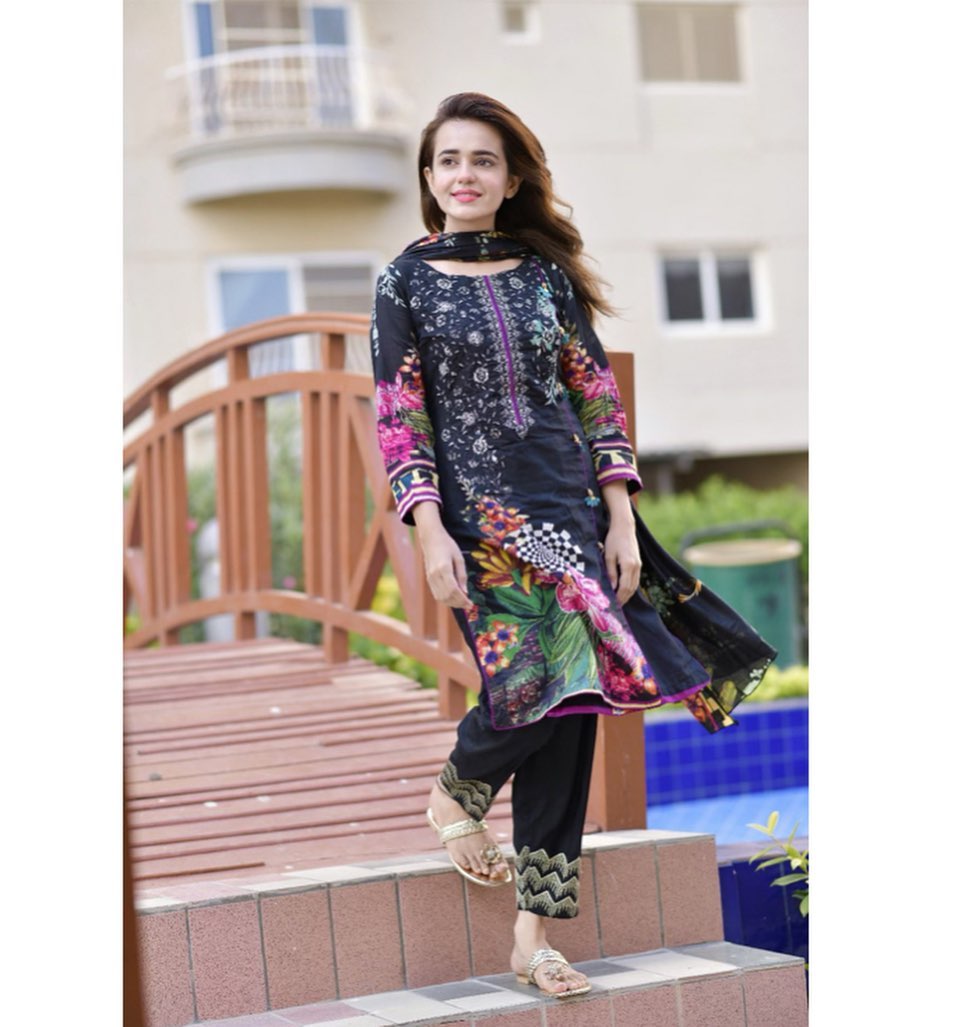 Sumbul Iqbal Latest Beautiful Pictures in off White Outfit