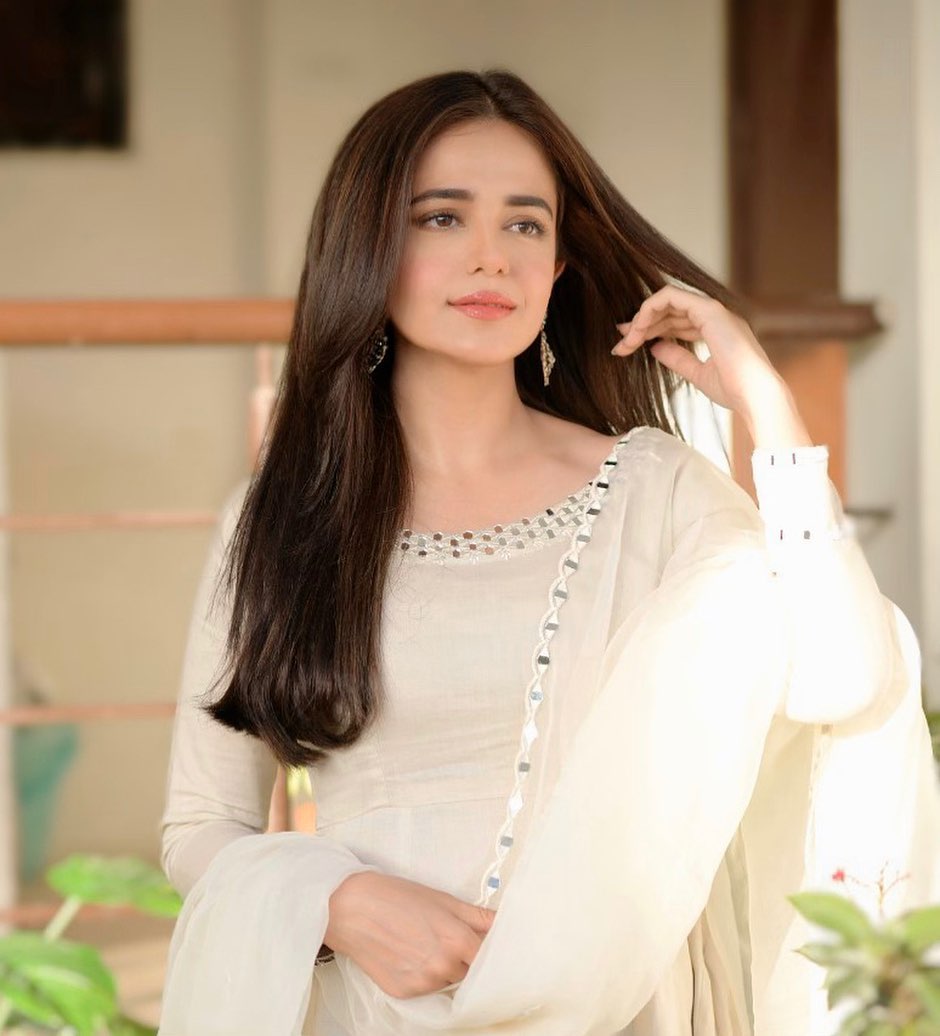 Sumbul Iqbal Latest Beautiful Pictures in off White Outfit