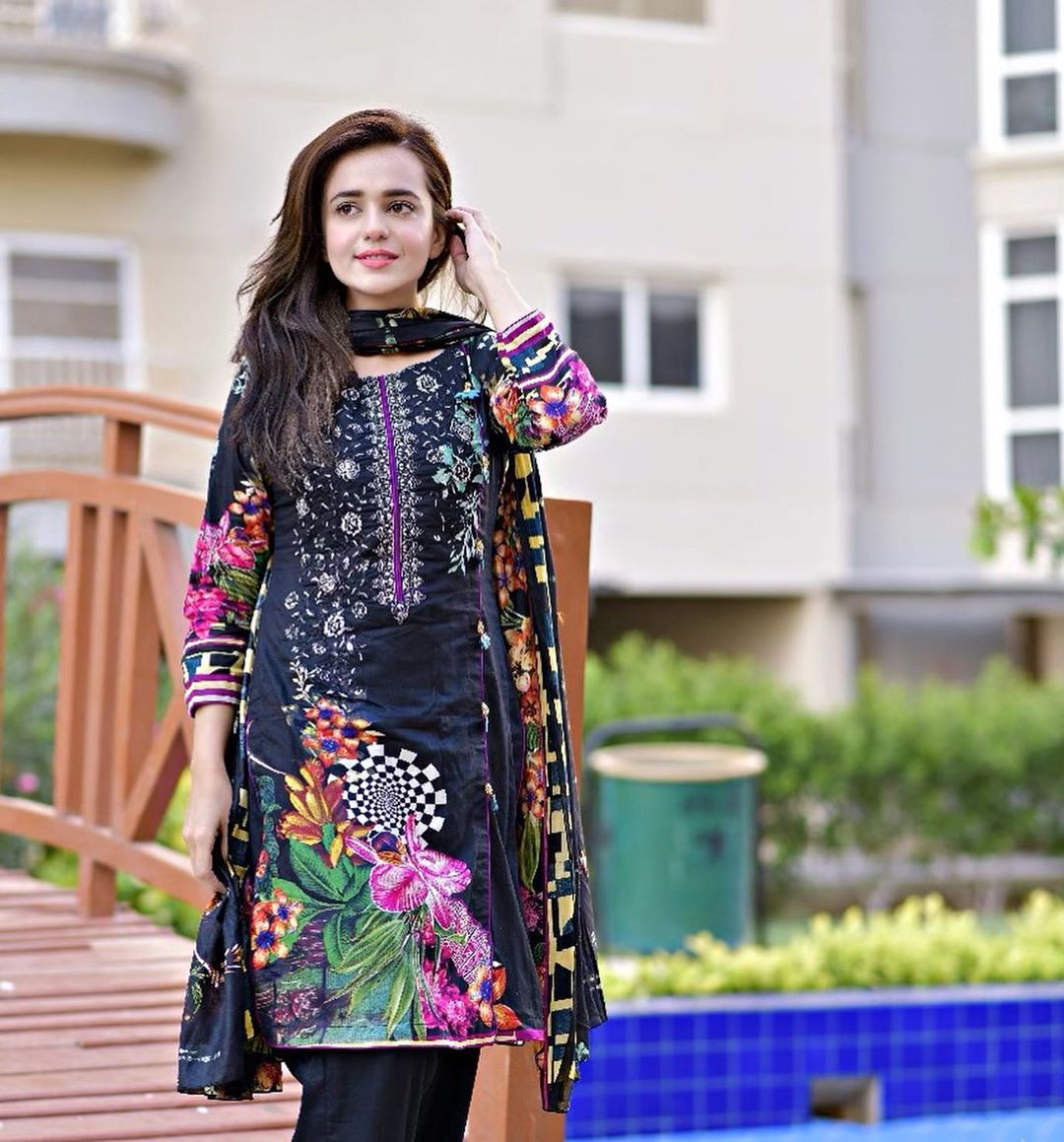 Sumbul Iqbal Latest Beautiful Pictures in off White Outfit