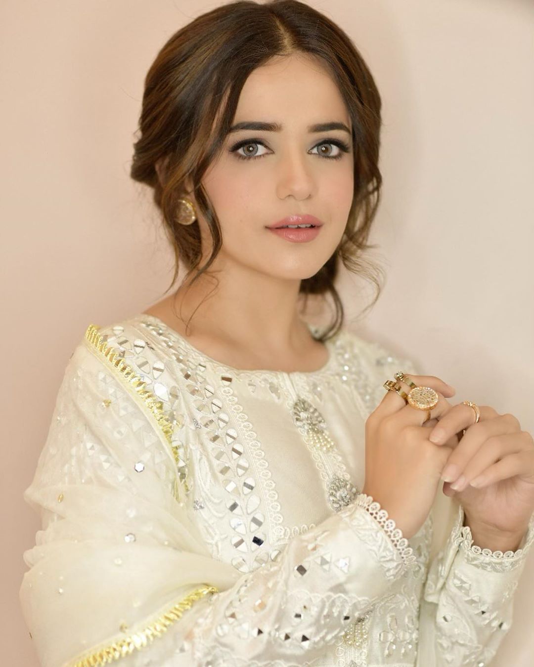 Sumbul Iqbal Latest Beautiful Pictures in off White Outfit