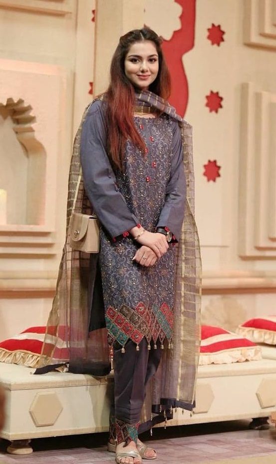 Top 18 Beautiful Dresses Worn By Pakistani Actresses In Ramadan
