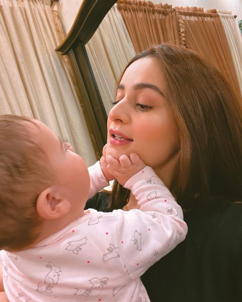 Adorable Pictures of Aiman Khan With Her Daughter