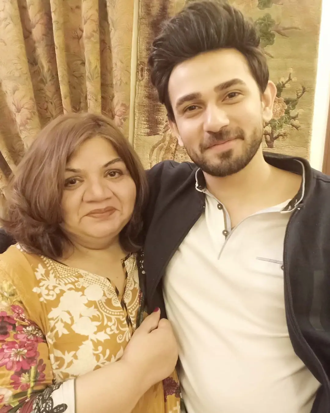 Ali Ansari with his Mother and Sister - Latest Pictures