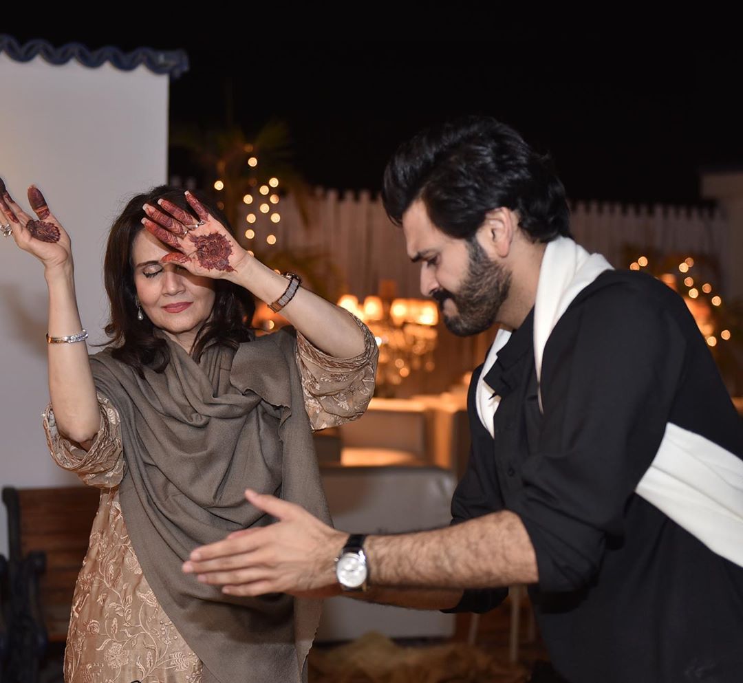 Fahad Mirza Beautiful Clicks with Her Mother on Eid