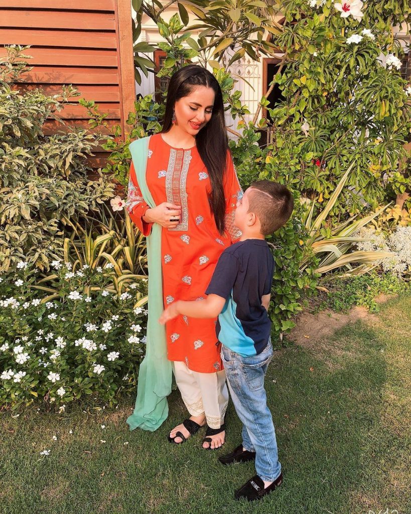 Cute Pictures of Fatima Effendi with Her Kids