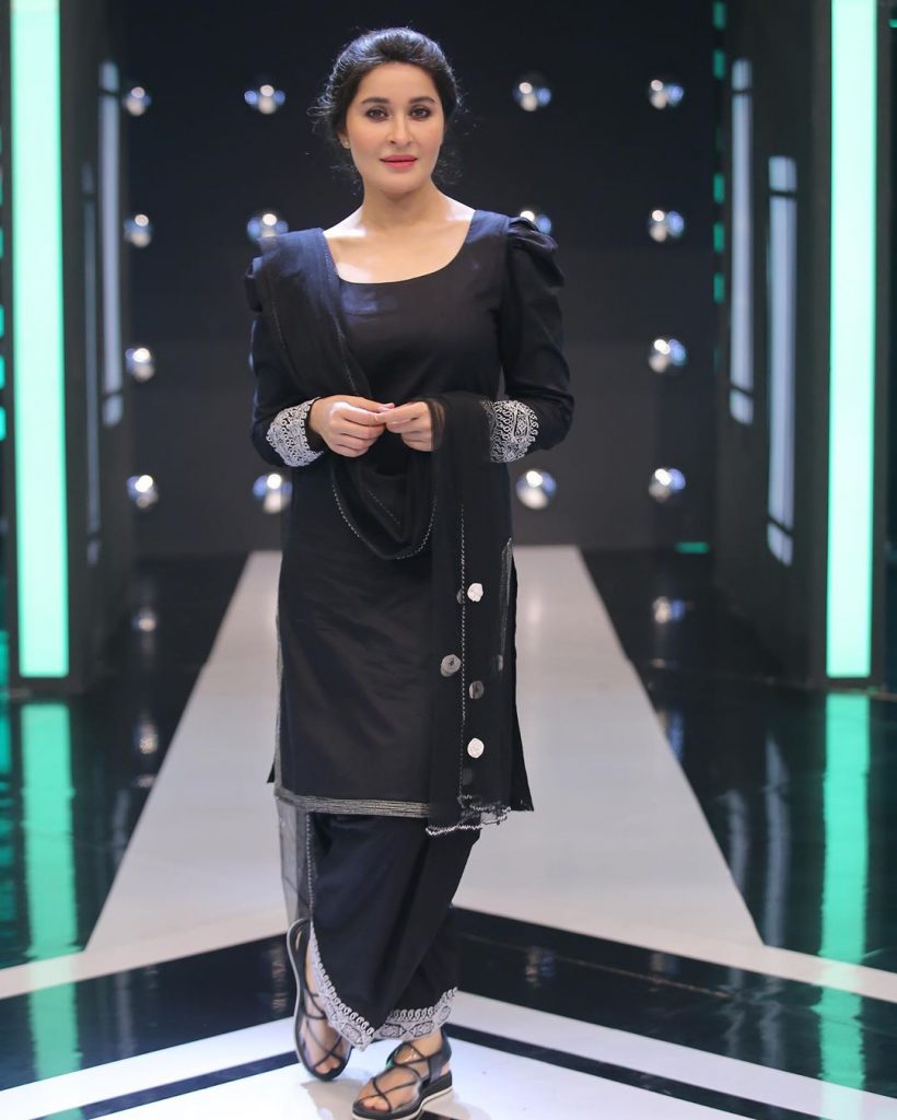 Best Elegant Dresses of Shaista Lodhi