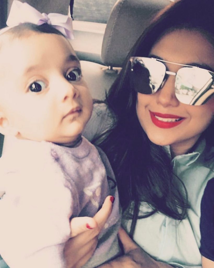 Beautiful Pictures of Sanam Jung with Her Daughter