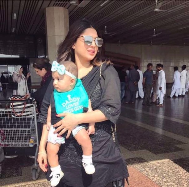 Beautiful Pictures of Sanam Jung with Her Daughter