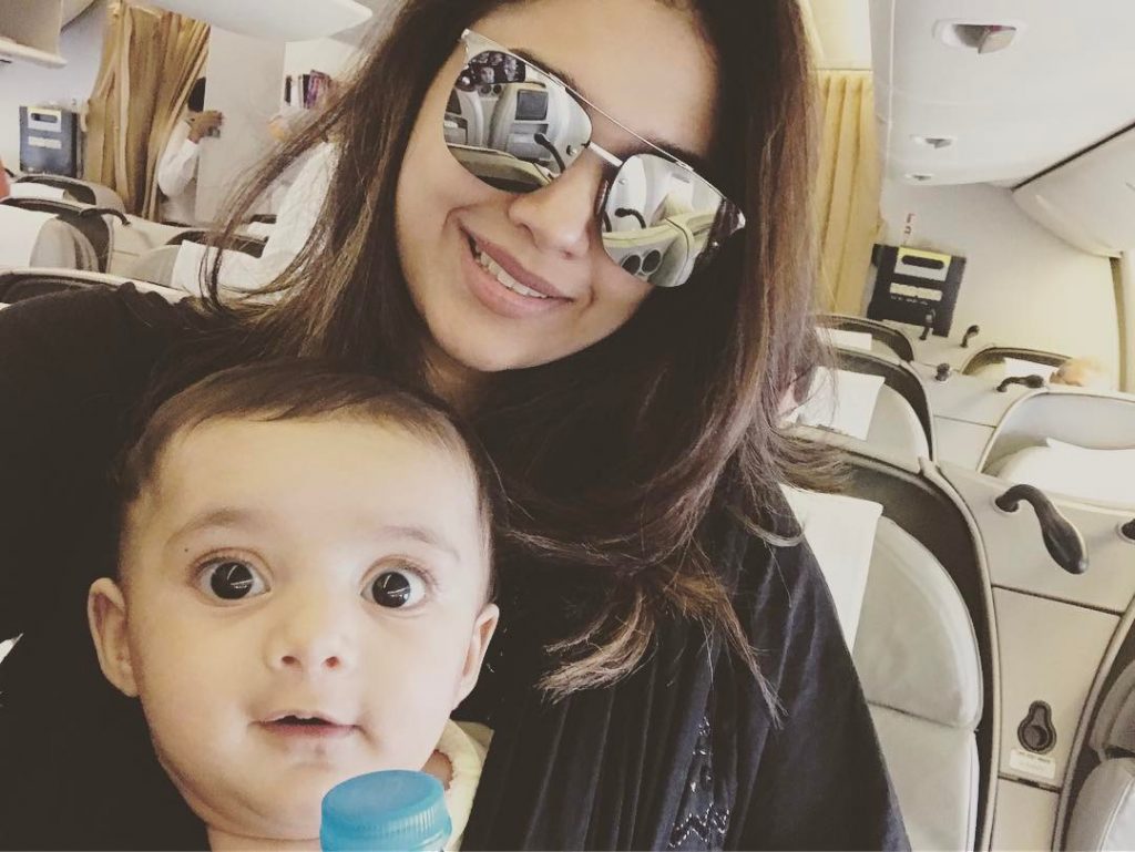 Beautiful Pictures of Sanam Jung with Her Daughter