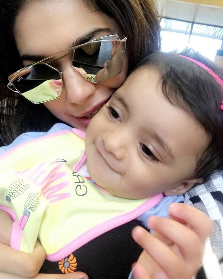 Beautiful Pictures of Sanam Jung with Her Daughter