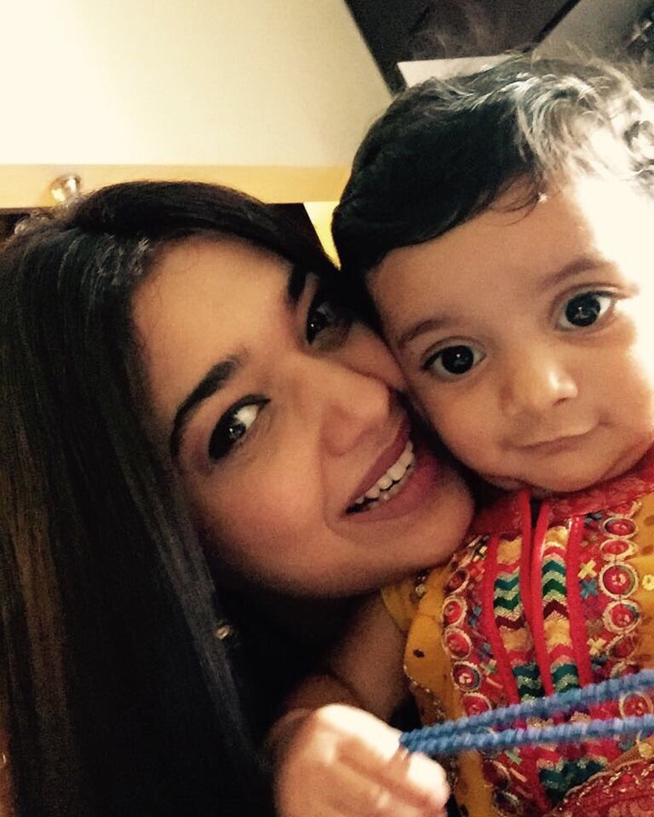 Beautiful Pictures of Sanam Jung with Her Daughter