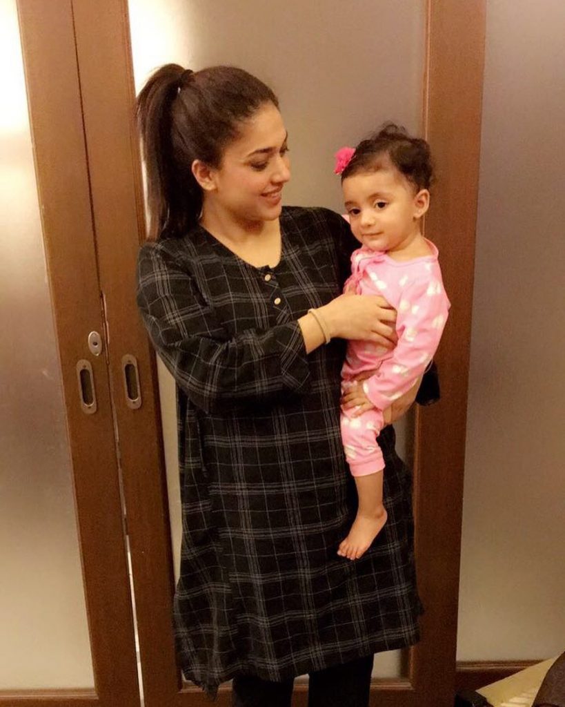 Beautiful Pictures of Sanam Jung with Her Daughter