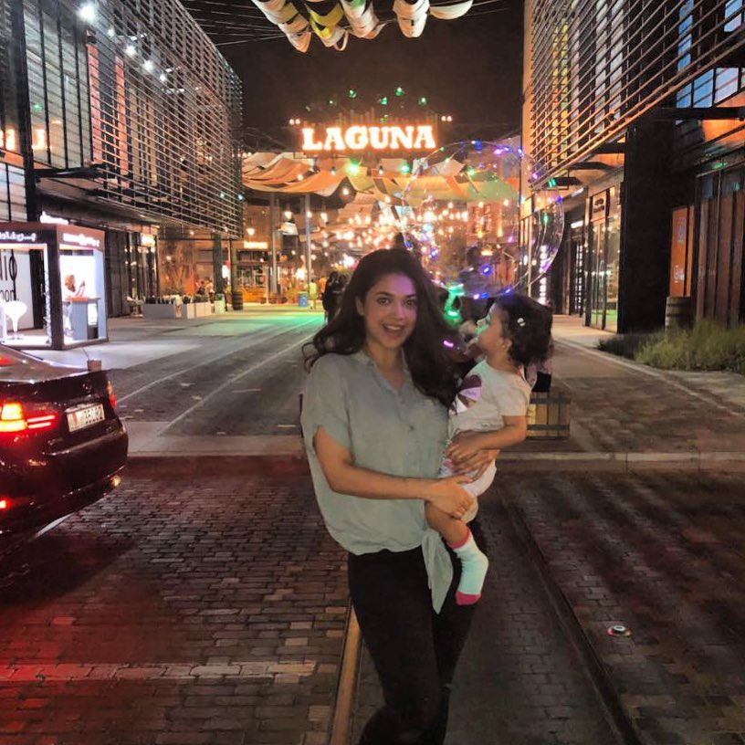 Beautiful Pictures of Sanam Jung with Her Daughter