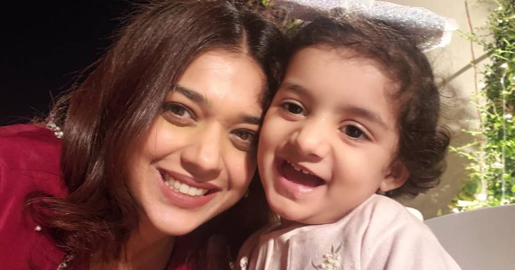 Beautiful Pictures of Sanam Jung with Her Daughter