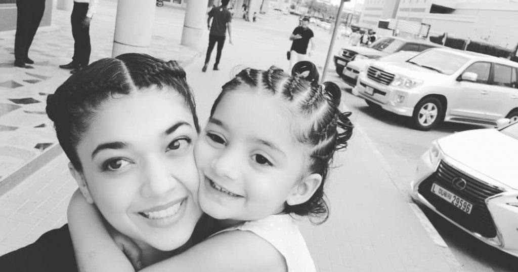 Beautiful Pictures of Sanam Jung with Her Daughter