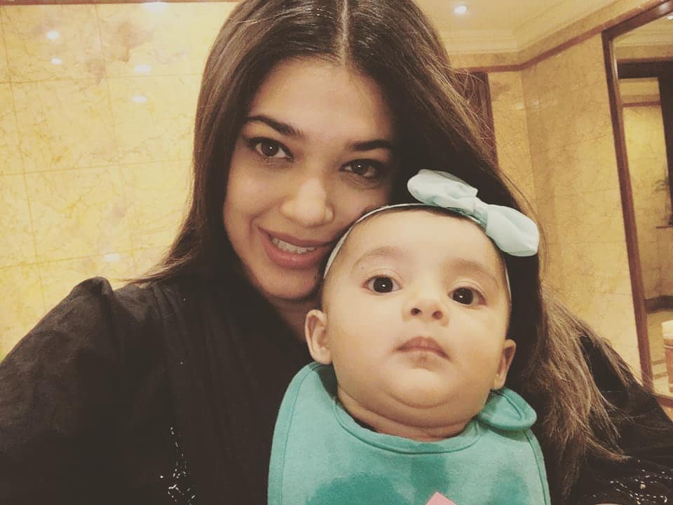 Beautiful Pictures of Sanam Jung with Her Daughter