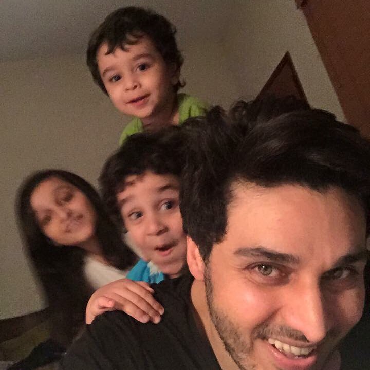 20 Candid Clicks of Ahsan Khan with His Kids