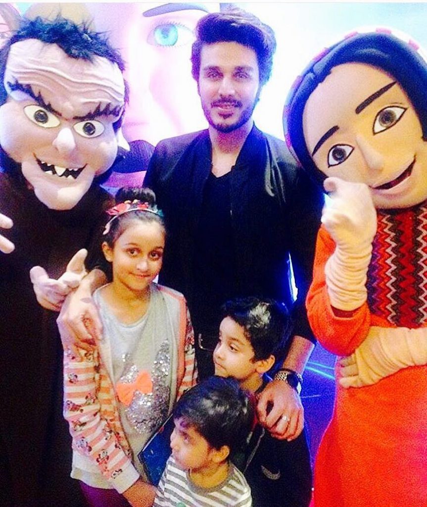 20 Candid Clicks of Ahsan Khan with His Kids