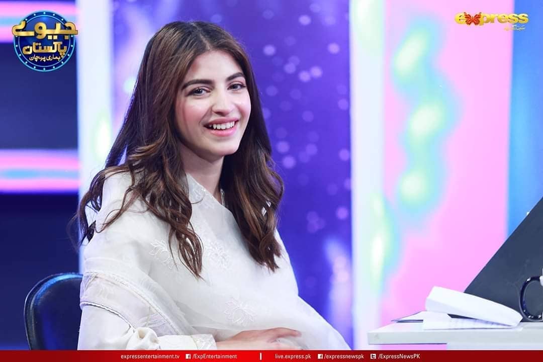 Kinza Hashmi is Looking Gorgeous in Jeeeway Pakistan Game Show