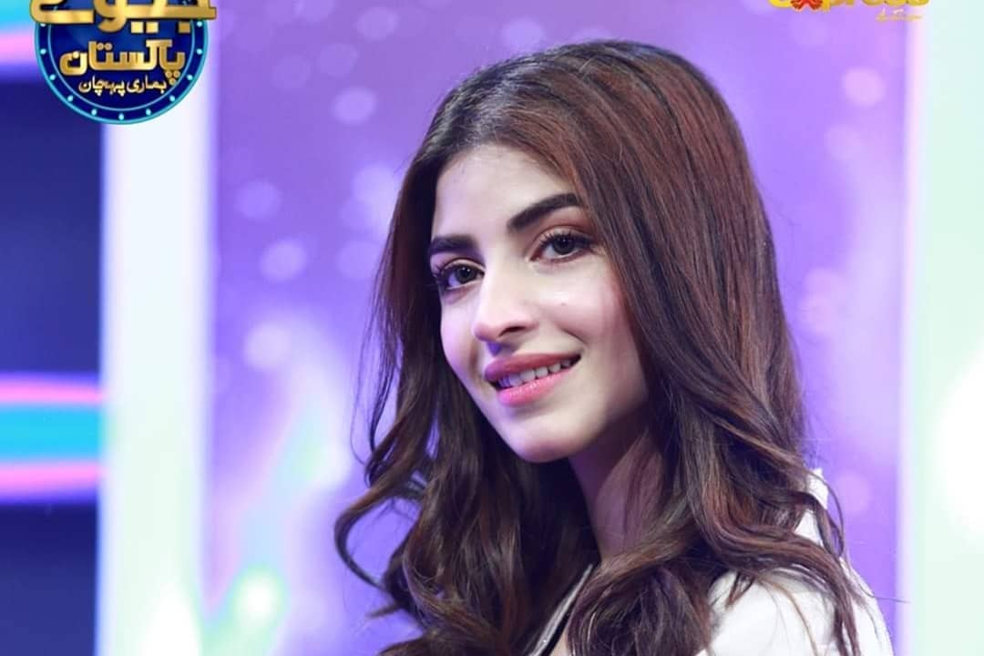 Kinza Hashmi is Looking Gorgeous in Jeeeway Pakistan Game Show