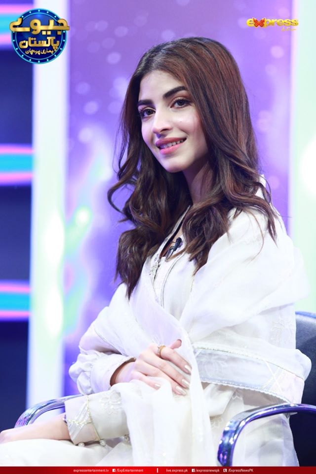 Kinza Hashmi is Looking Gorgeous in Jeeeway Pakistan Game Show