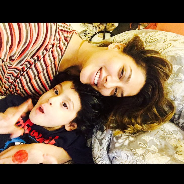 Unseen Pictures of Mehwish Hayat with Close Family