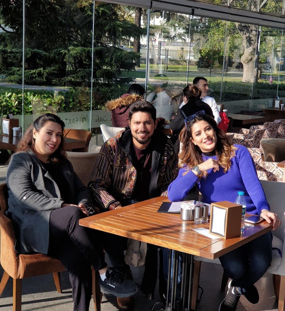 Unseen Pictures of Mehwish Hayat with Close Family