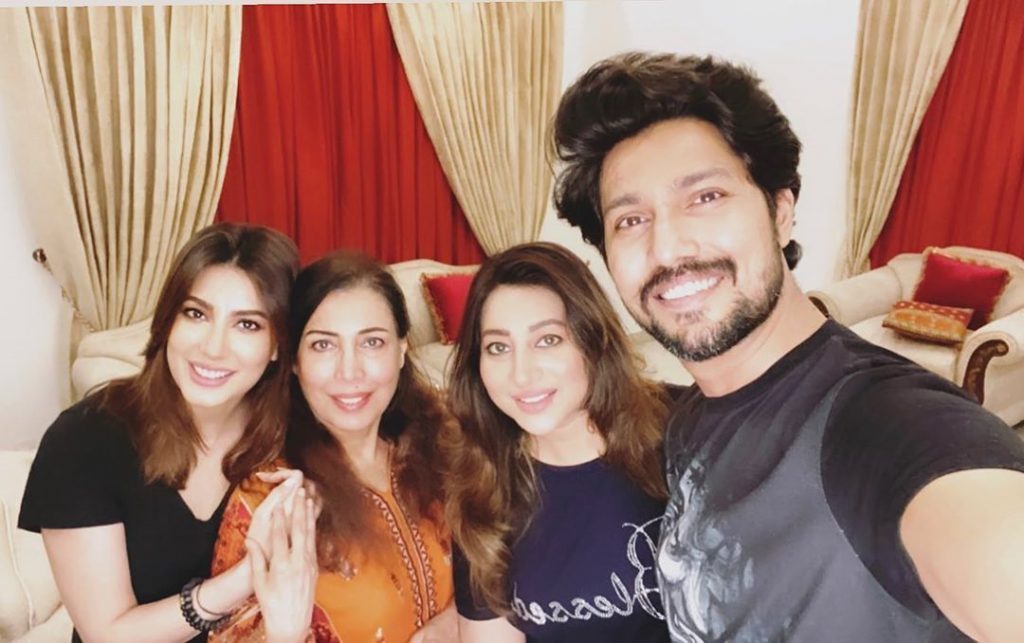 Unseen Pictures of Mehwish Hayat with Close Family