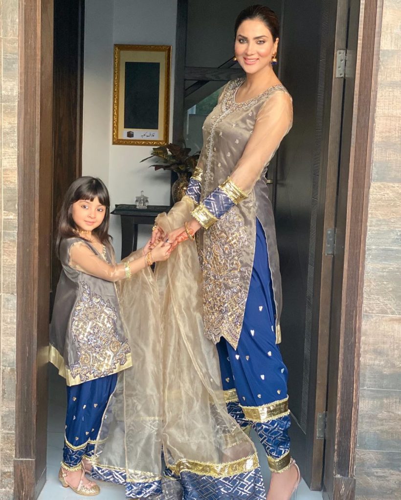 mother and daughter asian dresses