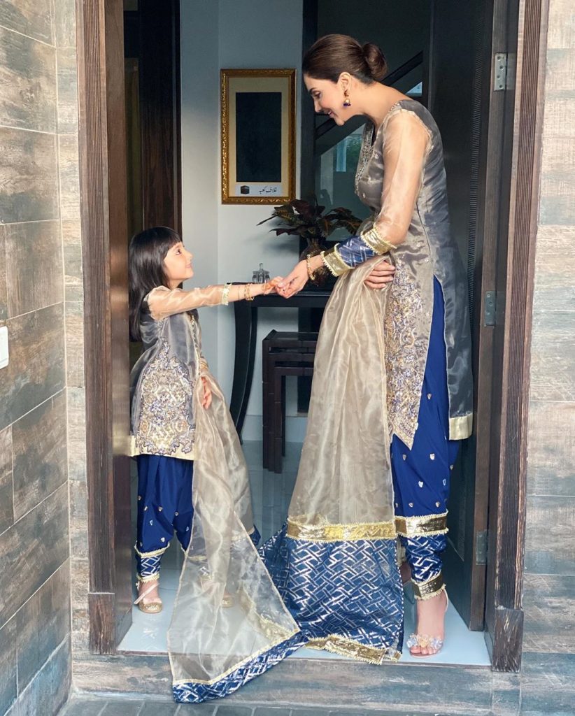 mother and daughter in same dress