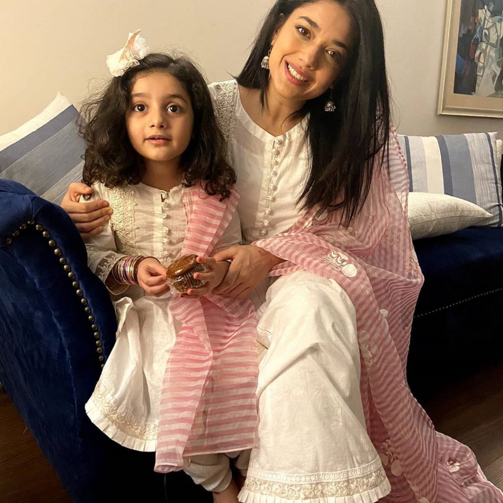 Celebrity Mothers & Daughters Who Wore The Same Outfit On Eid